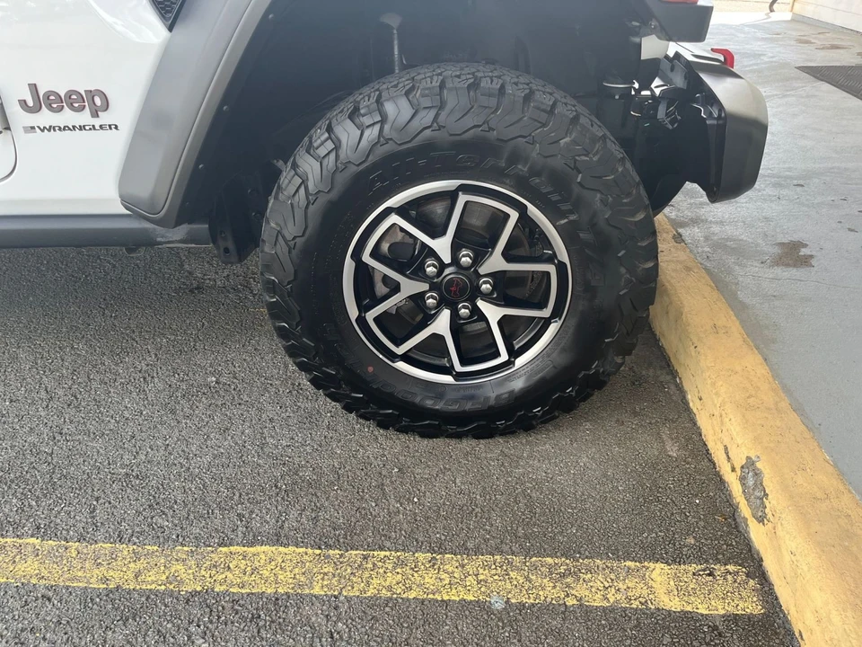 2025 Jeep JL Wrangler - Image 25 of 31