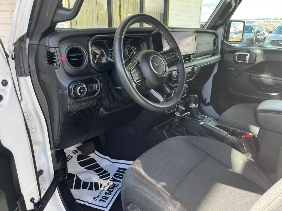 2025 Jeep JL Wrangler - Image 29 of 31