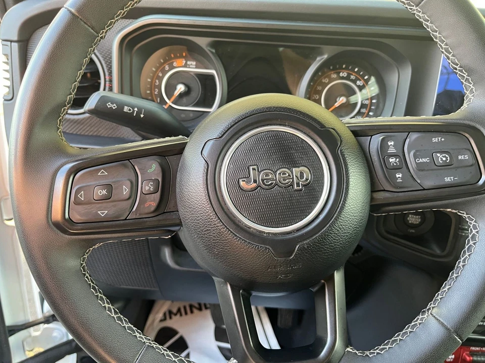 2025 Jeep JL Wrangler - Image 23 of 31