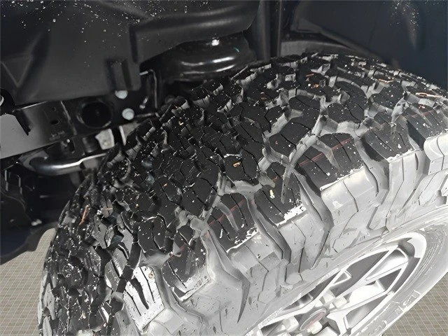 2025 Jeep JL Wrangler - Image 11 of 21