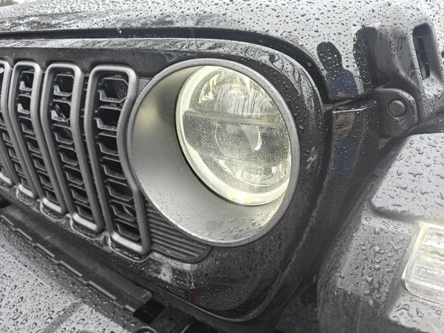 2025 Jeep JL Wrangler - Image 12 of 21