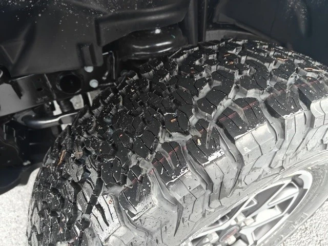 2025 Jeep JL Wrangler - Image 11 of 12