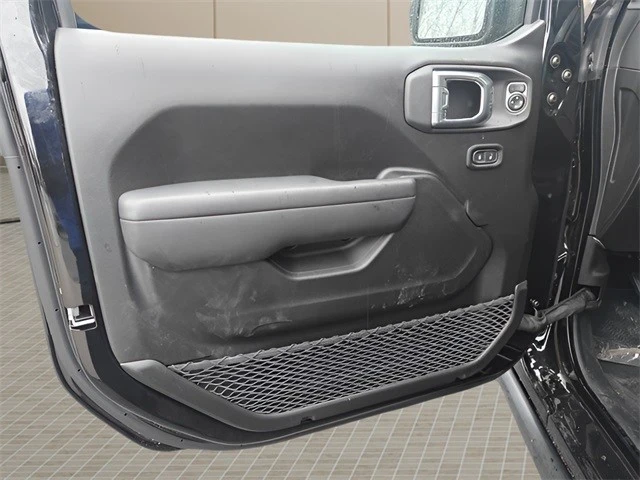 2025 Jeep JL Wrangler - Image 16 of 21