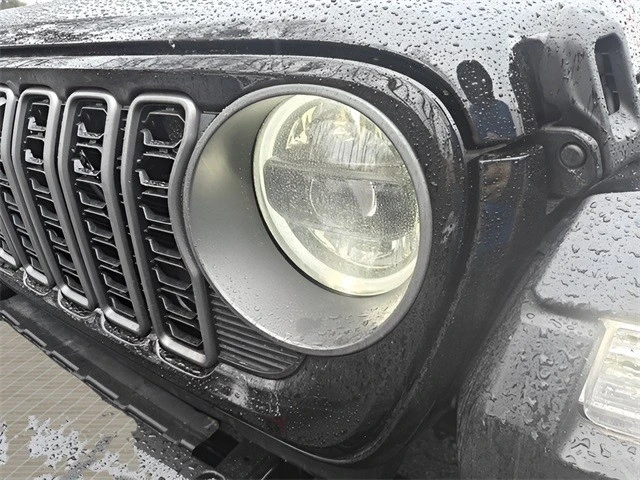 2025 Jeep JL Wrangler - Image 12 of 21