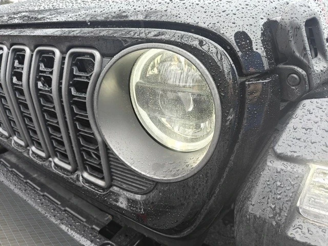 2025 Jeep JL Wrangler - Image 12 of 12