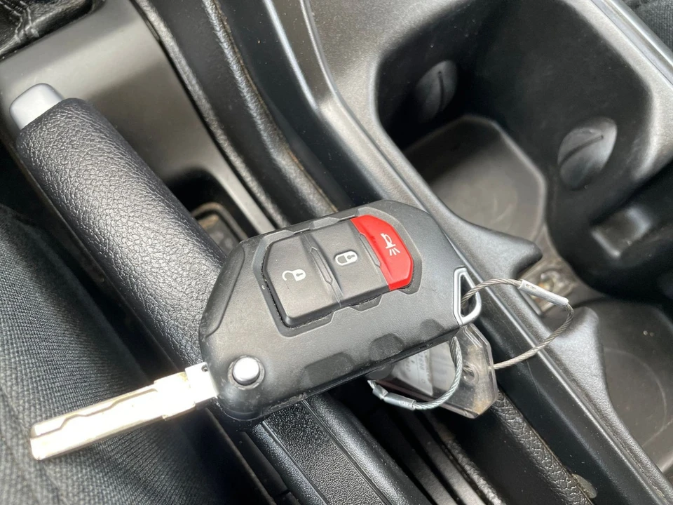 2025 Jeep JL Wrangler - Image 22 of 31
