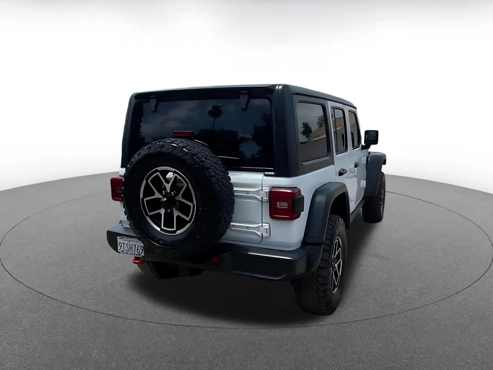2025 Jeep JL Wrangler - Image 15 of 31