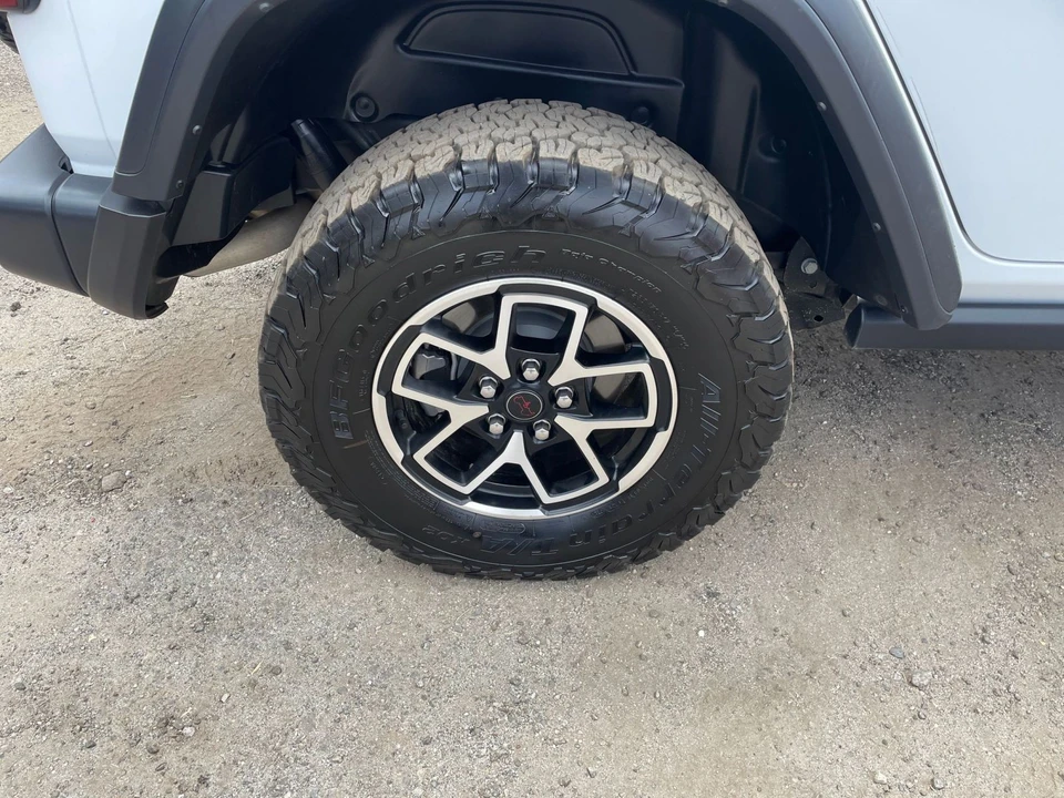 2025 Jeep JL Wrangler - Image 30 of 31