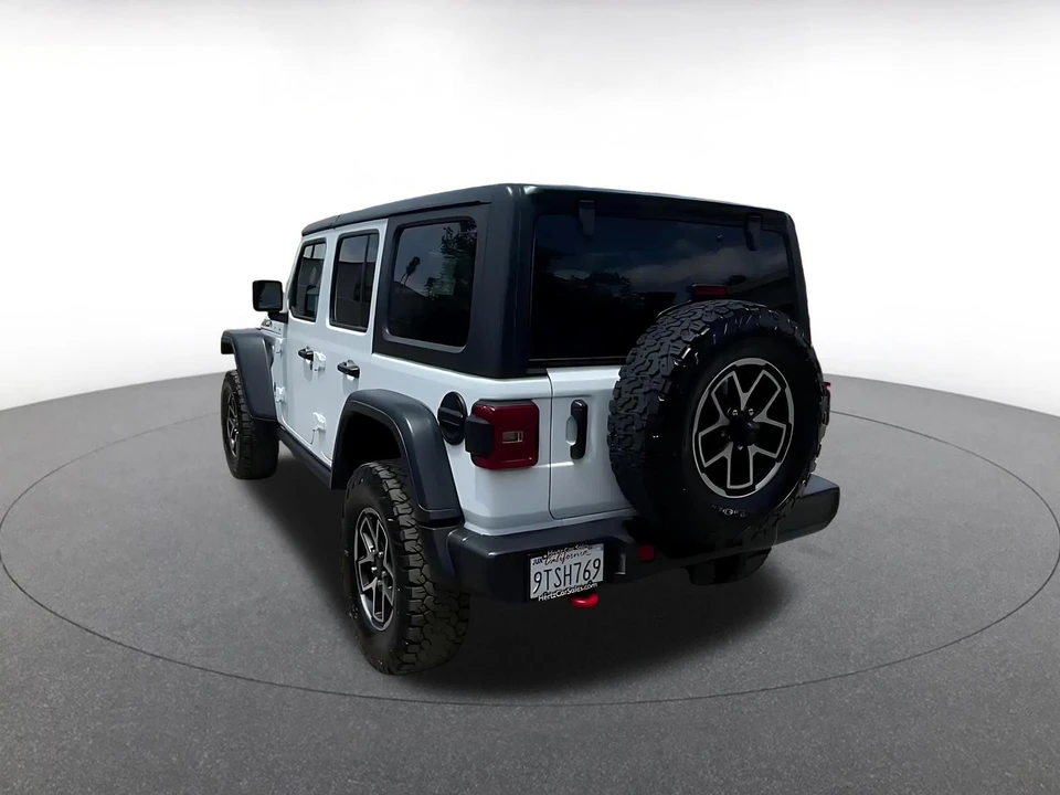 2025 Jeep JL Wrangler - Image 12 of 31