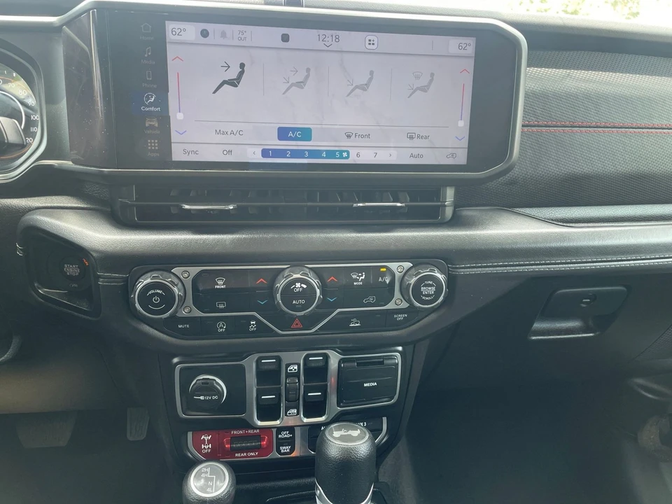 2025 Jeep JL Wrangler - Image 21 of 31