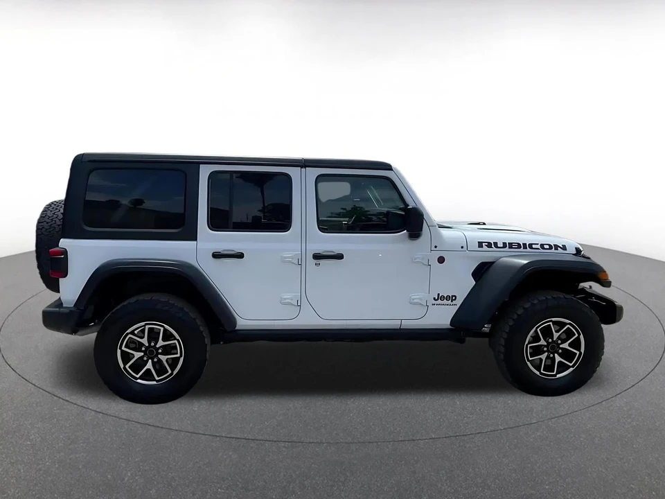 2025 Jeep JL Wrangler - Image 17 of 31