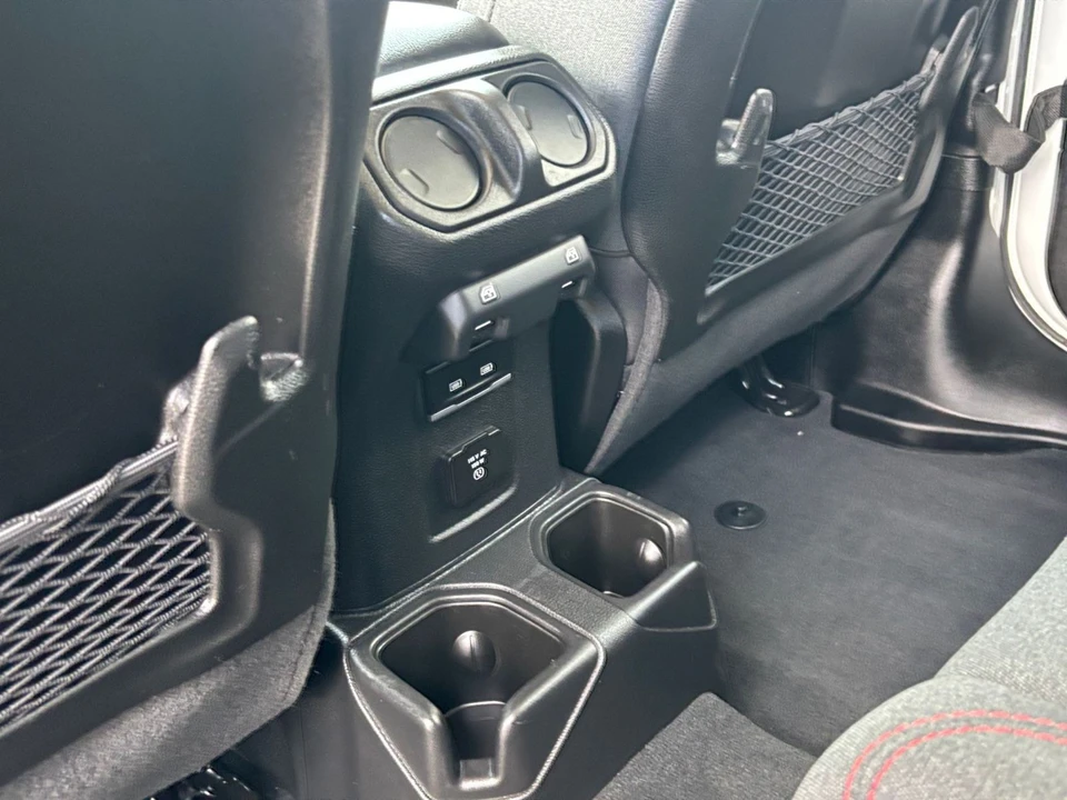 2025 Jeep JL Wrangler - Image 24 of 31
