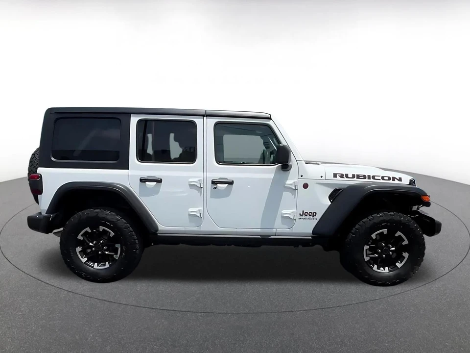 2025 Jeep JL Wrangler - Image 16 of 31