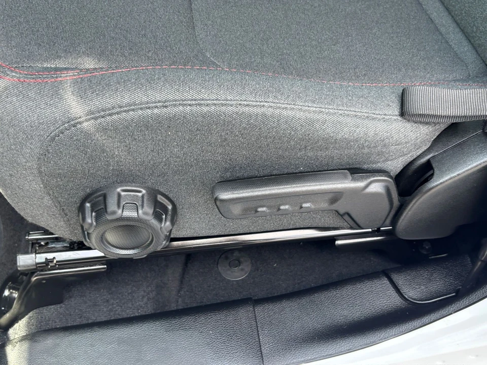 2025 Jeep JL Wrangler - Image 23 of 31