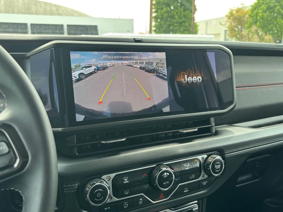 2025 Jeep JL Wrangler - Image 26 of 31
