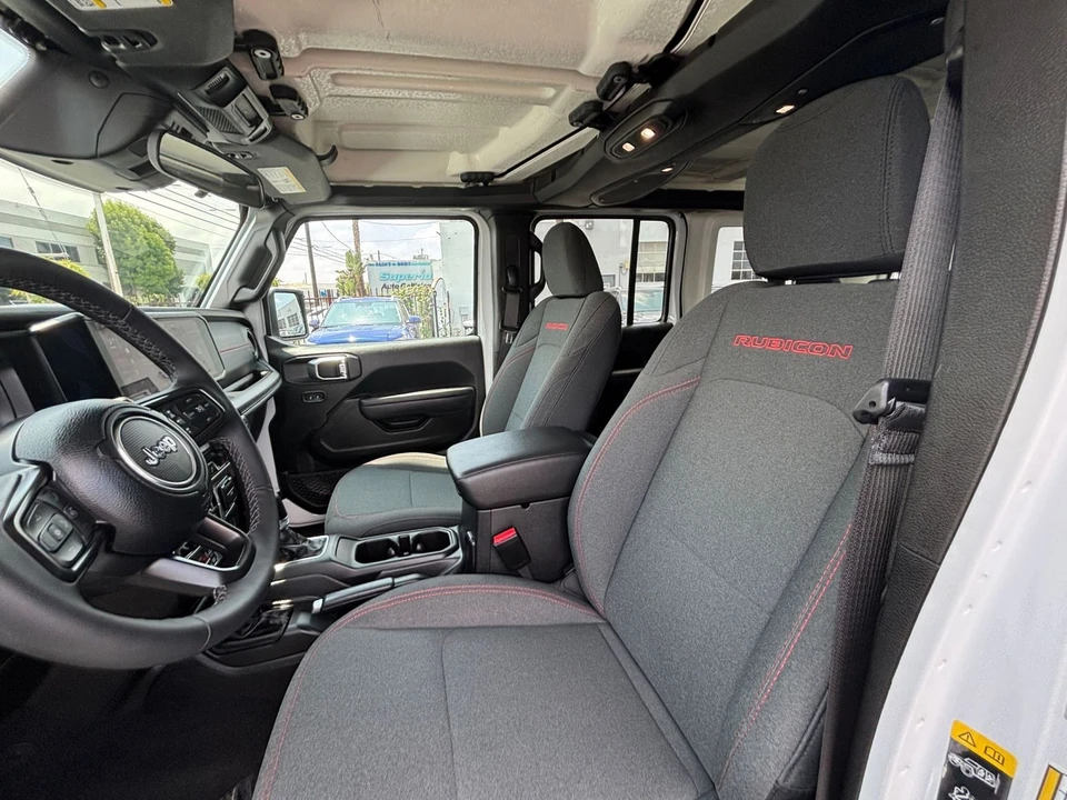 2025 Jeep JL Wrangler - Image 28 of 31