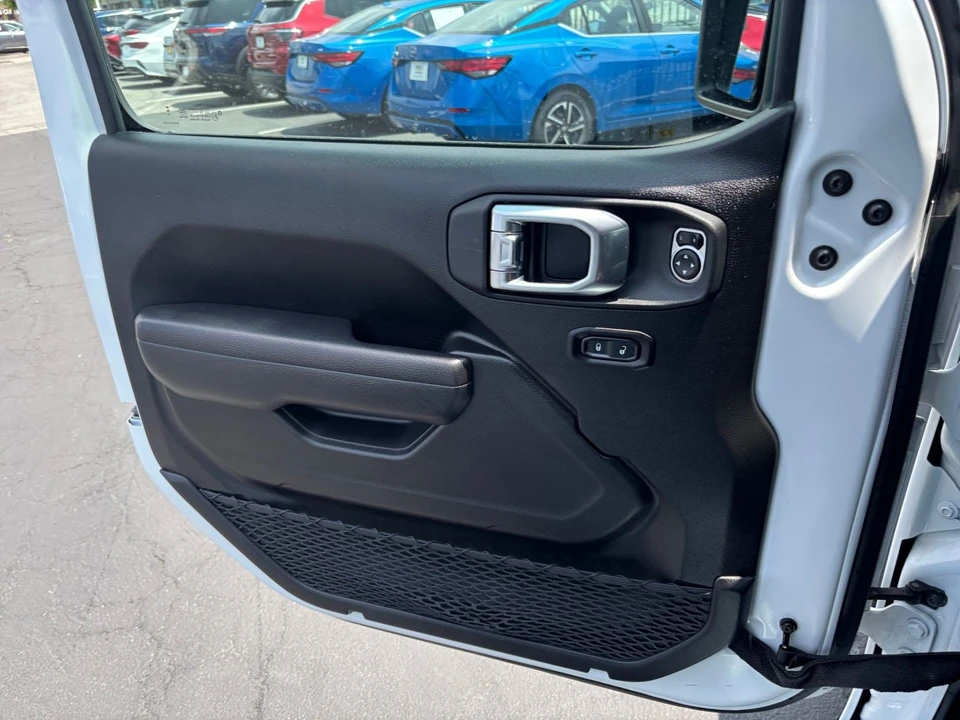 2025 Jeep JL Wrangler - Image 20 of 31