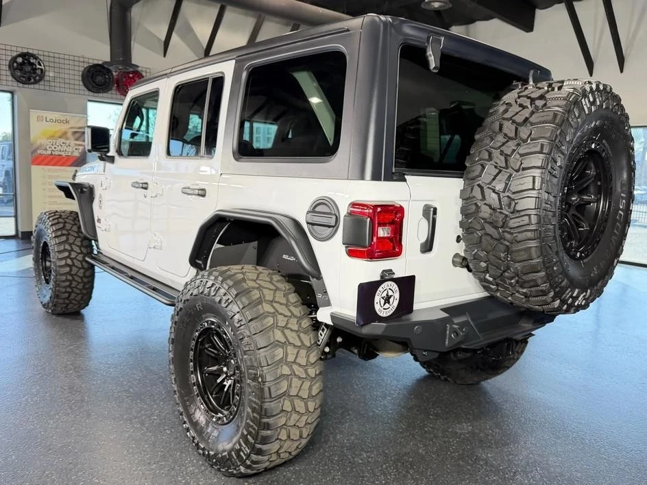 2025 Jeep JL Wrangler - Image 10 of 31