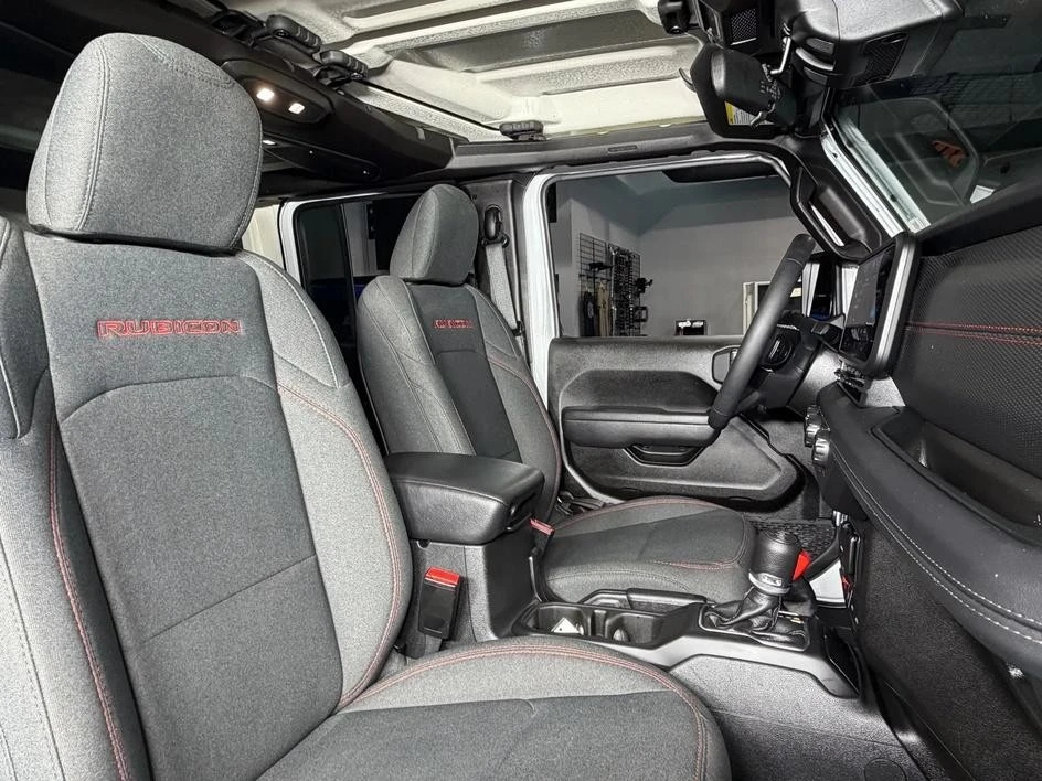 2025 Jeep JL Wrangler - Image 17 of 31