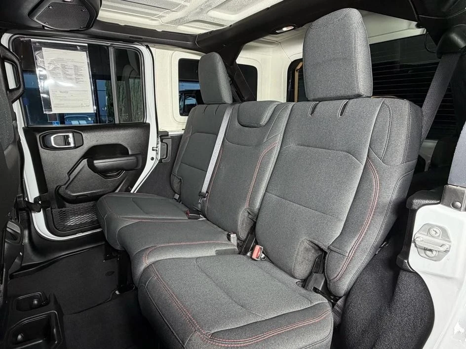 2025 Jeep JL Wrangler - Image 16 of 31