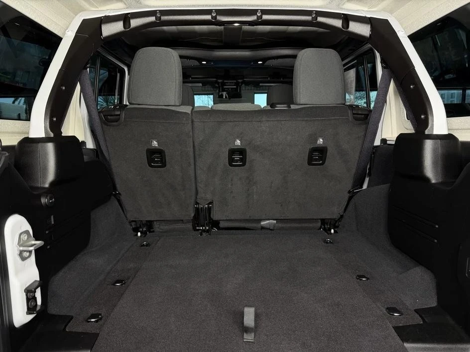 2025 Jeep JL Wrangler - Image 23 of 31