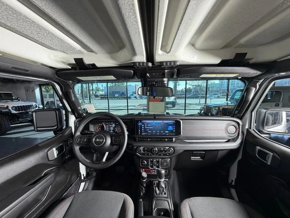 2025 Jeep JL Wrangler - Image 19 of 31