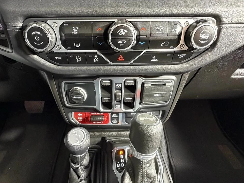 2025 Jeep JL Wrangler - Image 21 of 31