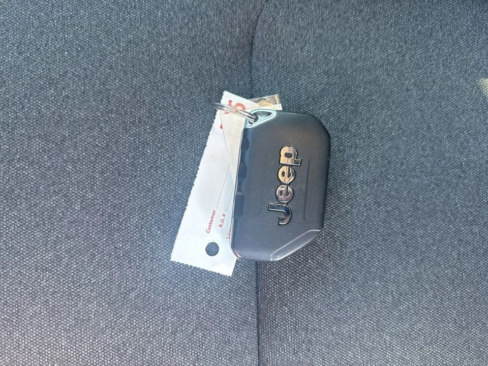 2025 Jeep JL Wrangler - Image 6 of 7