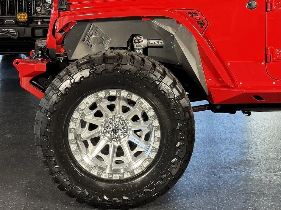 2025 Jeep JL Wrangler - Image 8 of 31