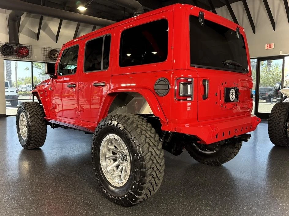 2025 Jeep JL Wrangler - Image 12 of 31