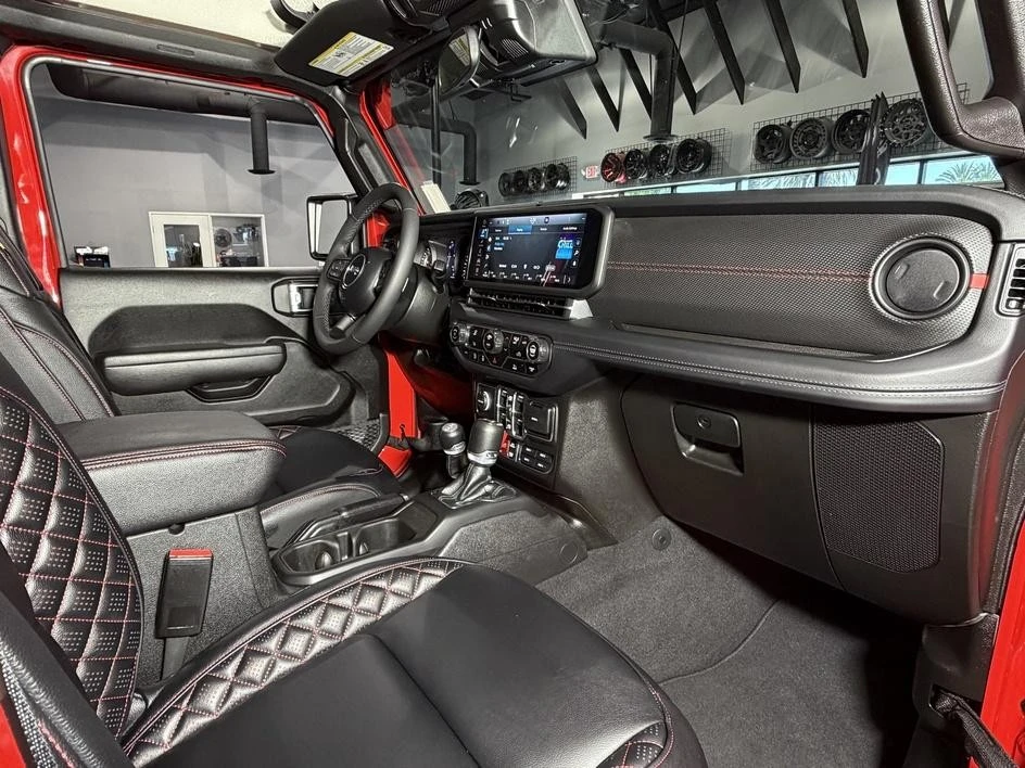 2025 Jeep JL Wrangler - Image 28 of 31