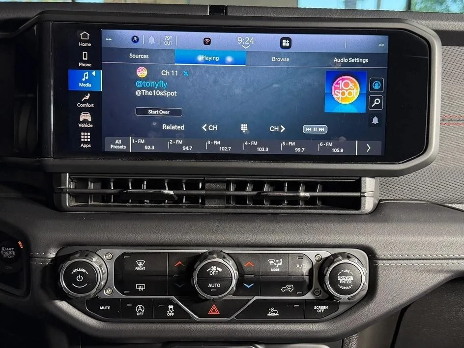 2025 Jeep JL Wrangler - Image 21 of 30