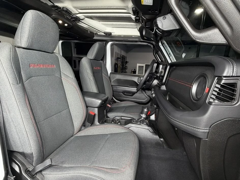 2025 Jeep JL Wrangler - Image 18 of 30