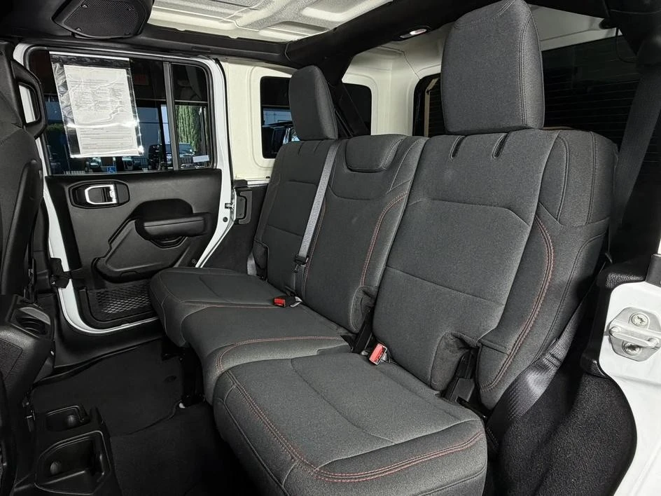 2025 Jeep JL Wrangler - Image 17 of 30
