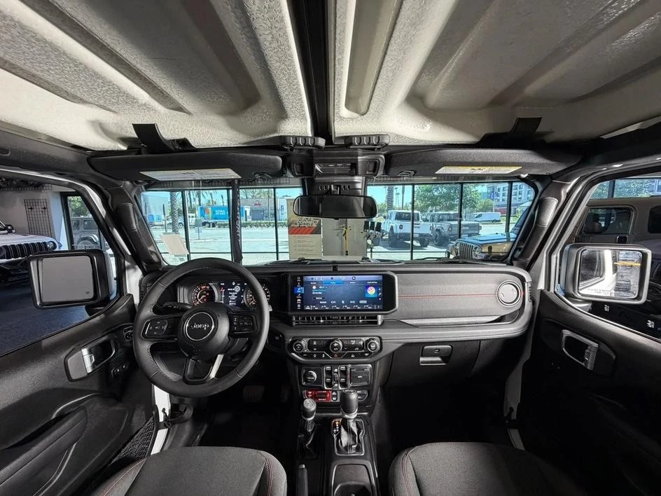 2025 Jeep JL Wrangler - Image 20 of 30
