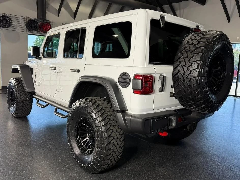 2025 Jeep JL Wrangler - Image 10 of 30