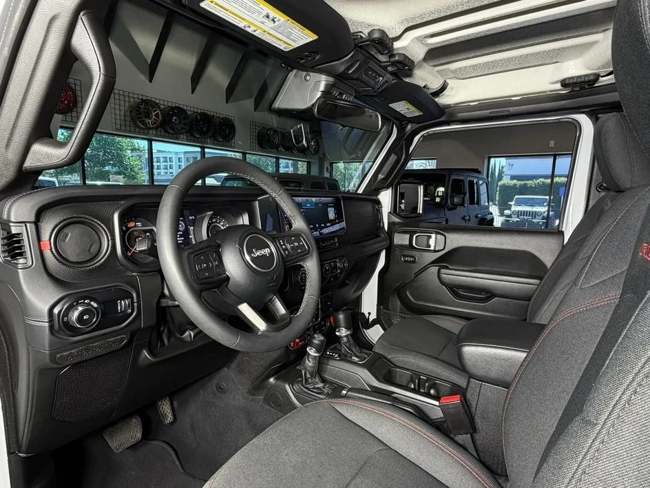 2025 Jeep JL Wrangler - Image 15 of 30