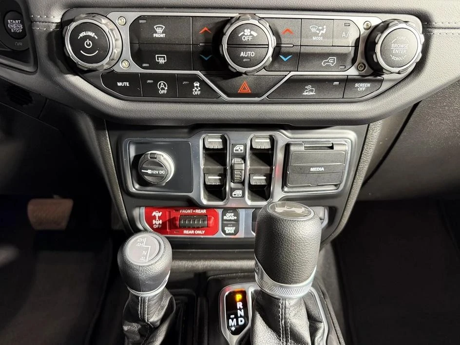 2025 Jeep JL Wrangler - Image 22 of 30