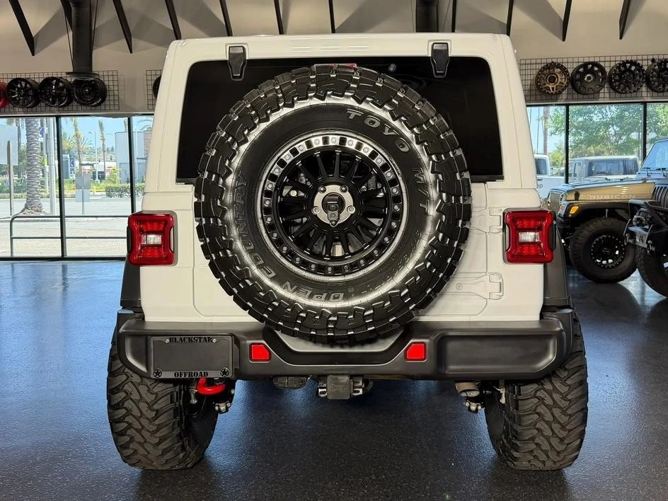 2025 Jeep JL Wrangler - Image 12 of 30
