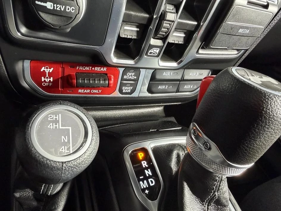 2025 Jeep JL Wrangler - Image 23 of 30