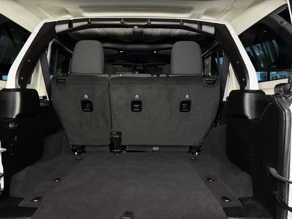 2025 Jeep JL Wrangler - Image 24 of 30