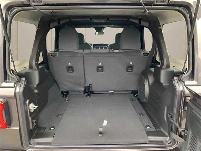 2025 Jeep JL Wrangler - Image 15 of 21