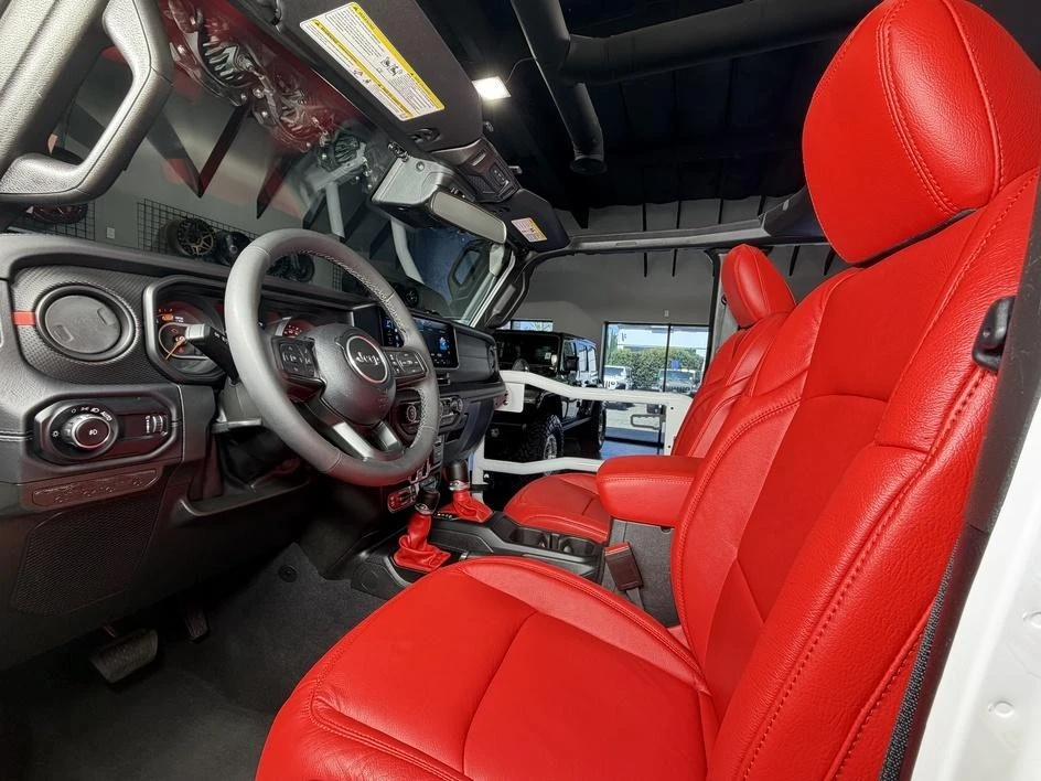 2025 Jeep JL Wrangler - Image 21 of 31