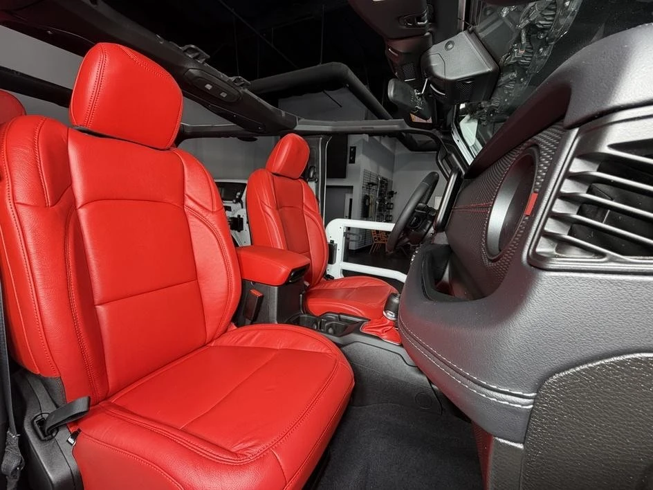 2025 Jeep JL Wrangler - Image 24 of 31