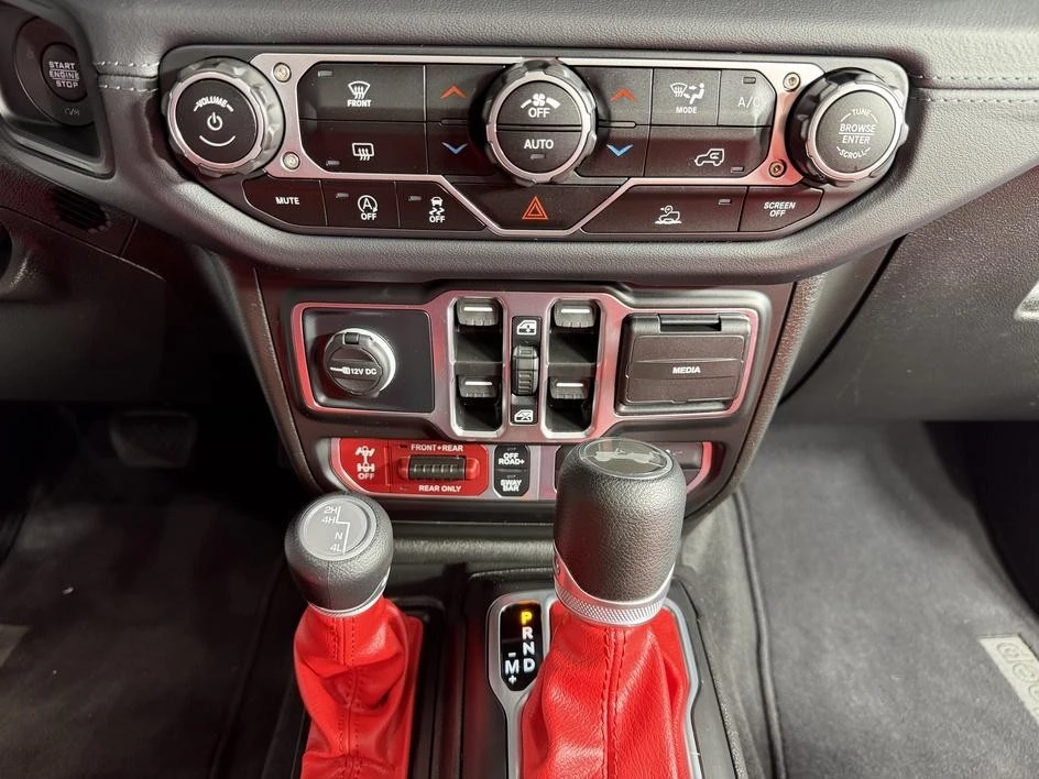 2025 Jeep JL Wrangler - Image 28 of 31
