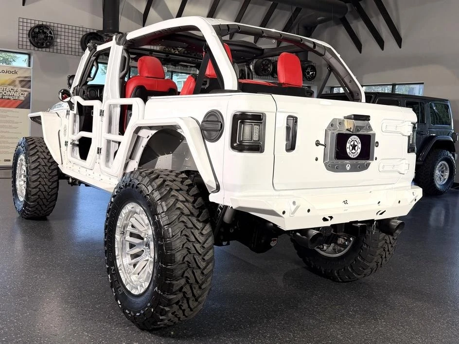 2025 Jeep JL Wrangler - Image 18 of 31