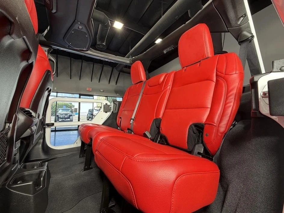 2025 Jeep JL Wrangler - Image 23 of 31