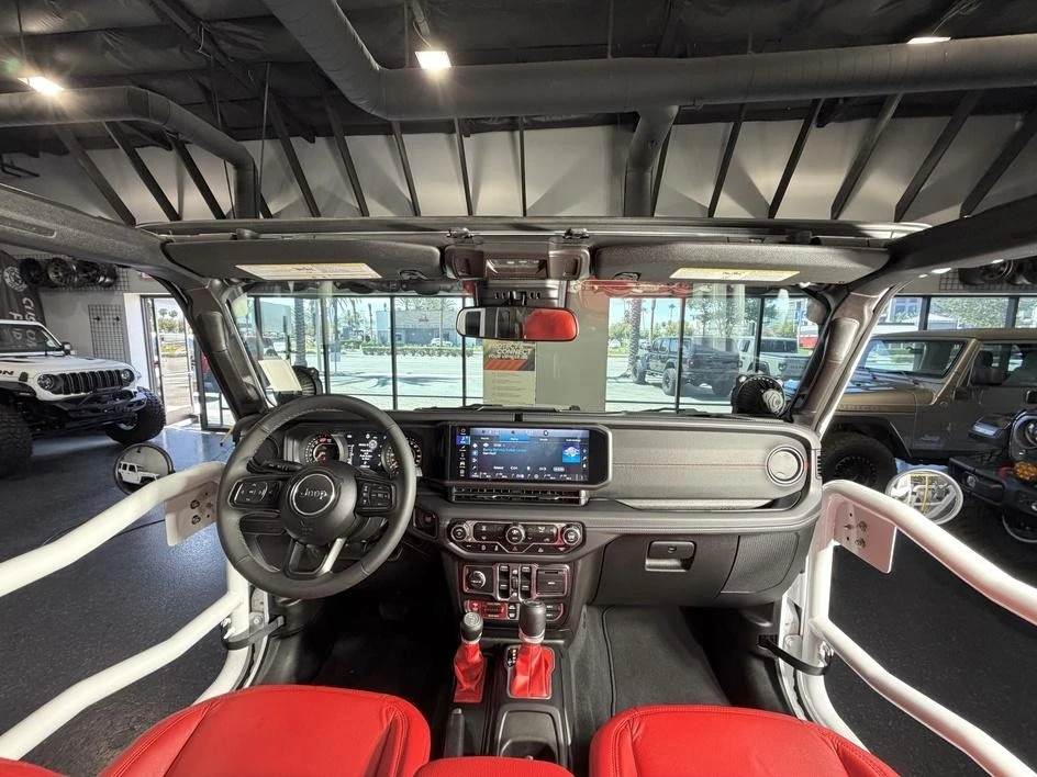 2025 Jeep JL Wrangler - Image 26 of 31