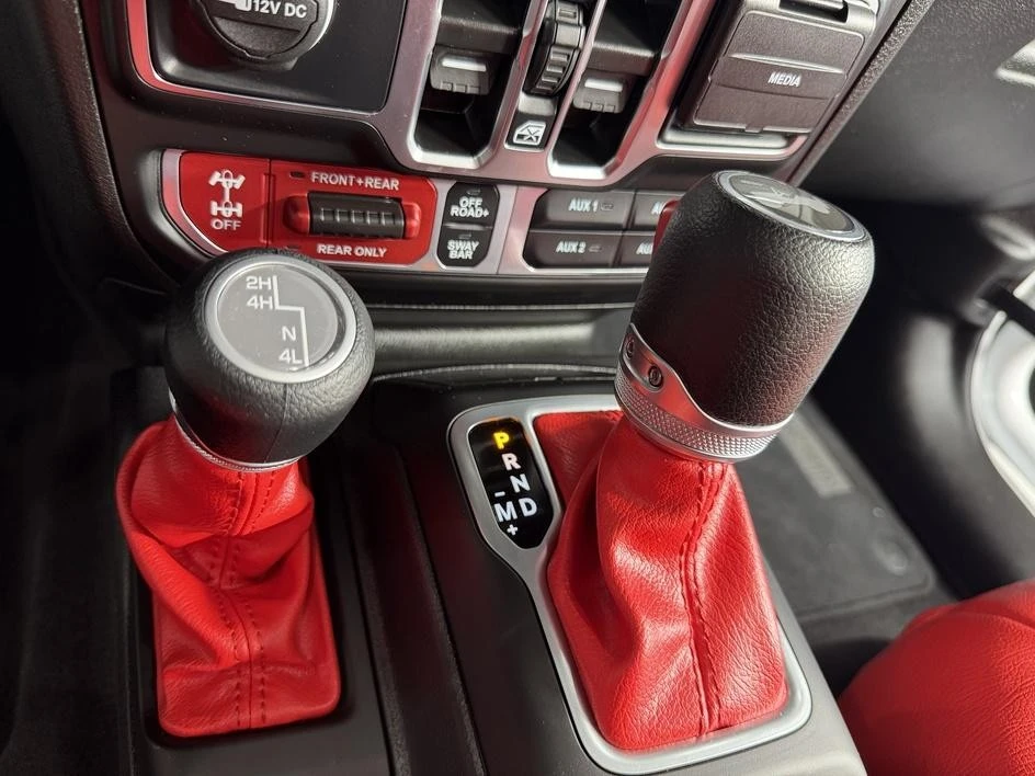 2025 Jeep JL Wrangler - Image 29 of 31