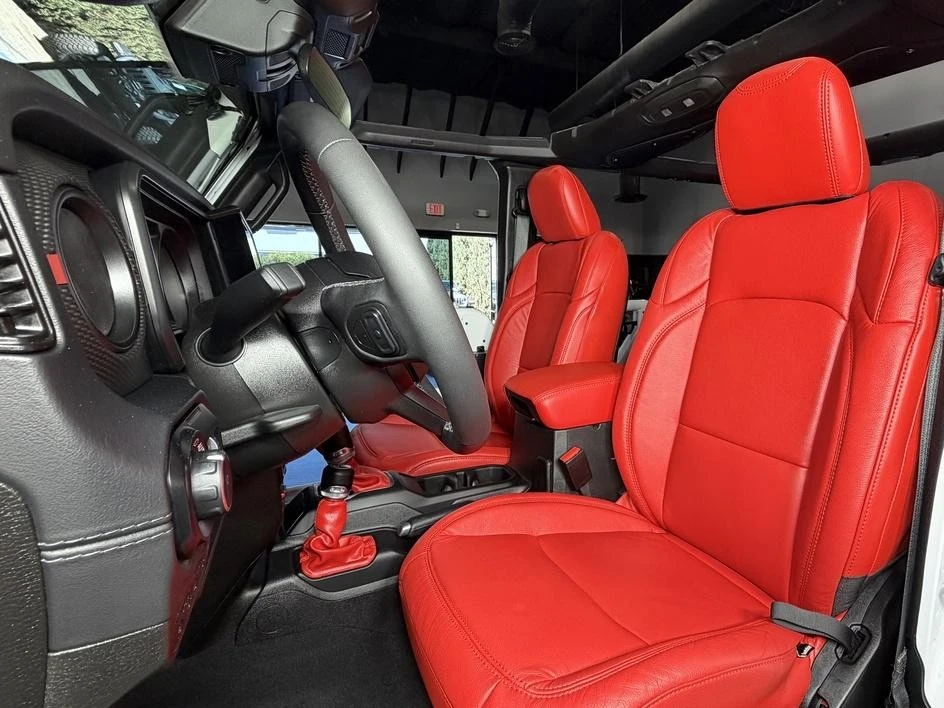 2025 Jeep JL Wrangler - Image 22 of 31